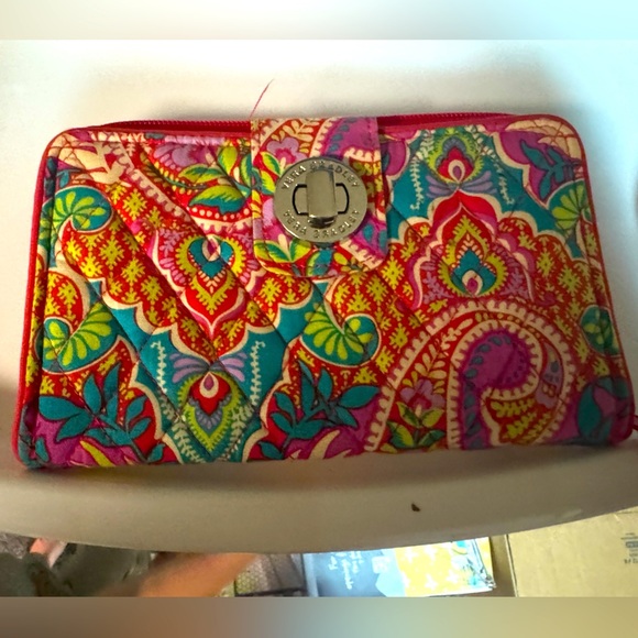 Vera Bradley Turlock Wallet Paisley in Paradise retired print - Picture 1 of 4